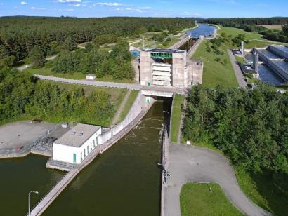Wasserkraftwerk Hilpoltstein an der MDK-Schiffsschleuse Hilpoltstein